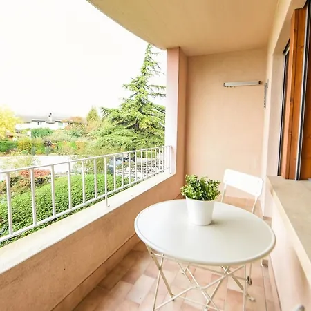 Charming And Comfortable Ideally Located In * 사이옹