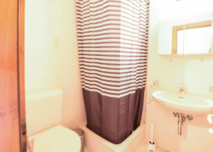 Charming And Comfortable Ideally Located In